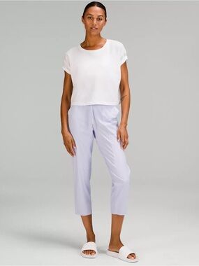 Lululemon - Dance Studio Mid-Rise Crop 25" - Pastel Blue